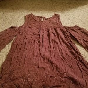 Small cold shoulder long sleeve shirt